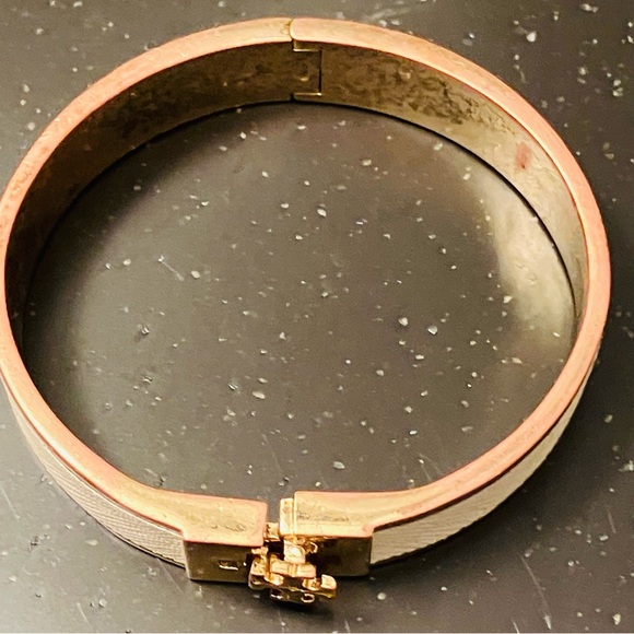 Tory Burch- White Leather Inlay Hinged Bracelet in Gold. EUC - Picture 3 of 8